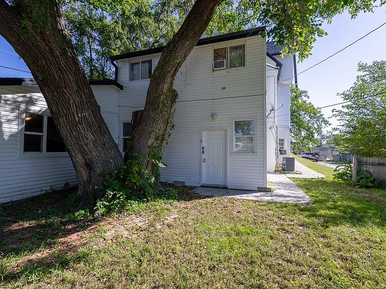 814 S 27th St — Photo 13