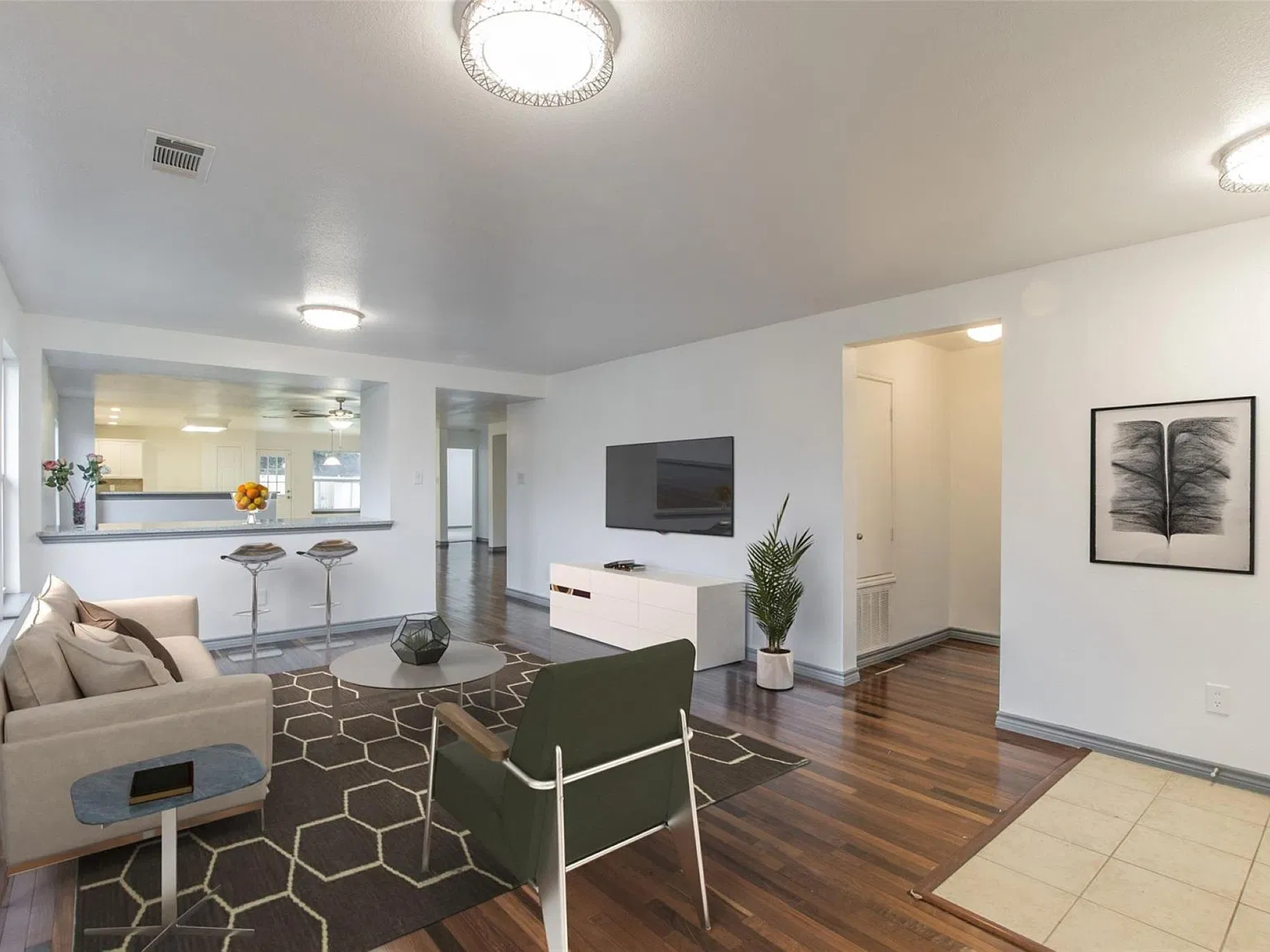 4 bed, 2160 sqft, $2,890 — Photo 2