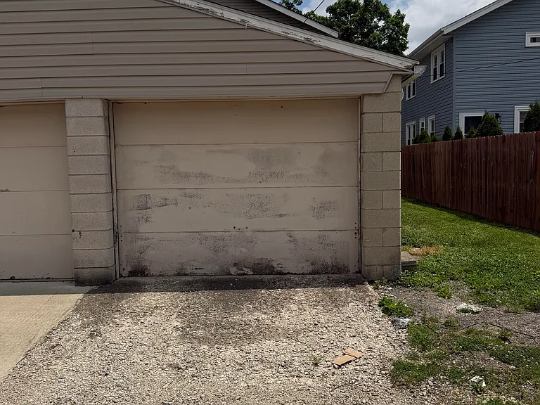 911-913 Thomas Rd — Photo 21