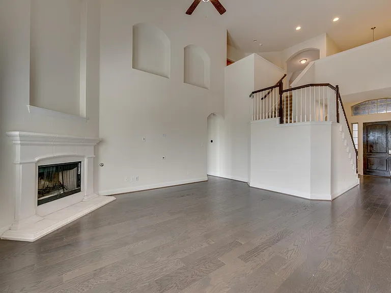 845 Richardson Ln — Photo 13