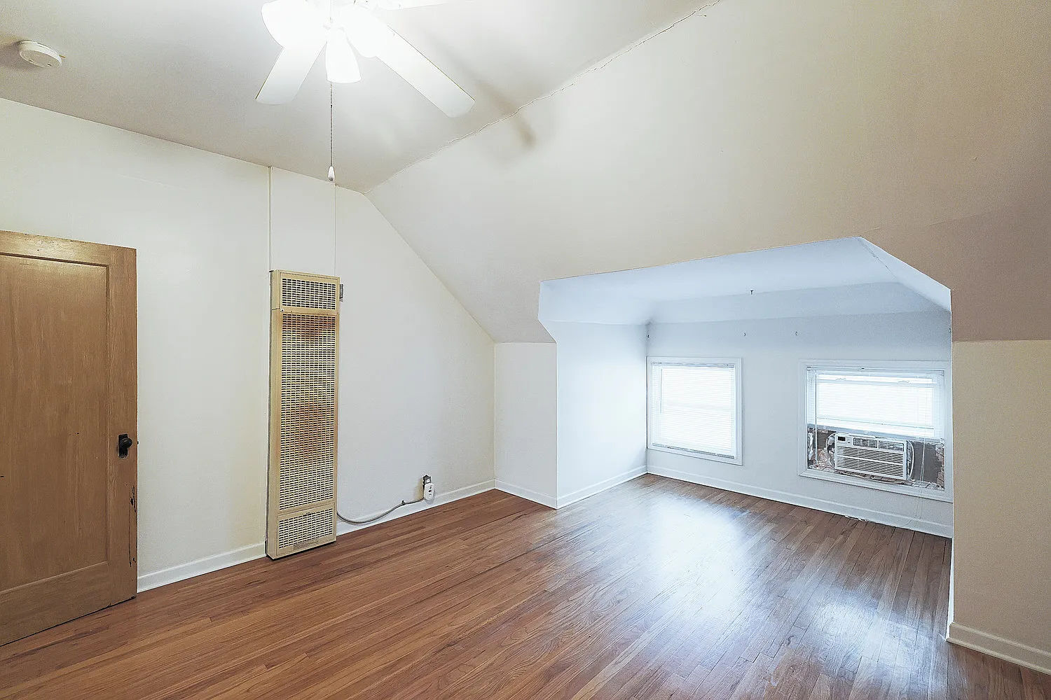 1 bed, 710 sqft, $599 — Photo 2