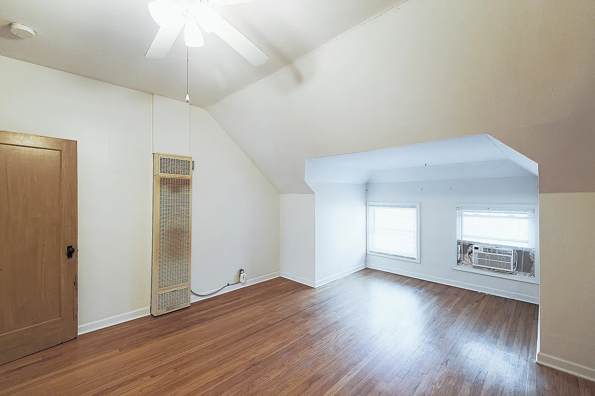 Building Photo - 1745 E St #3