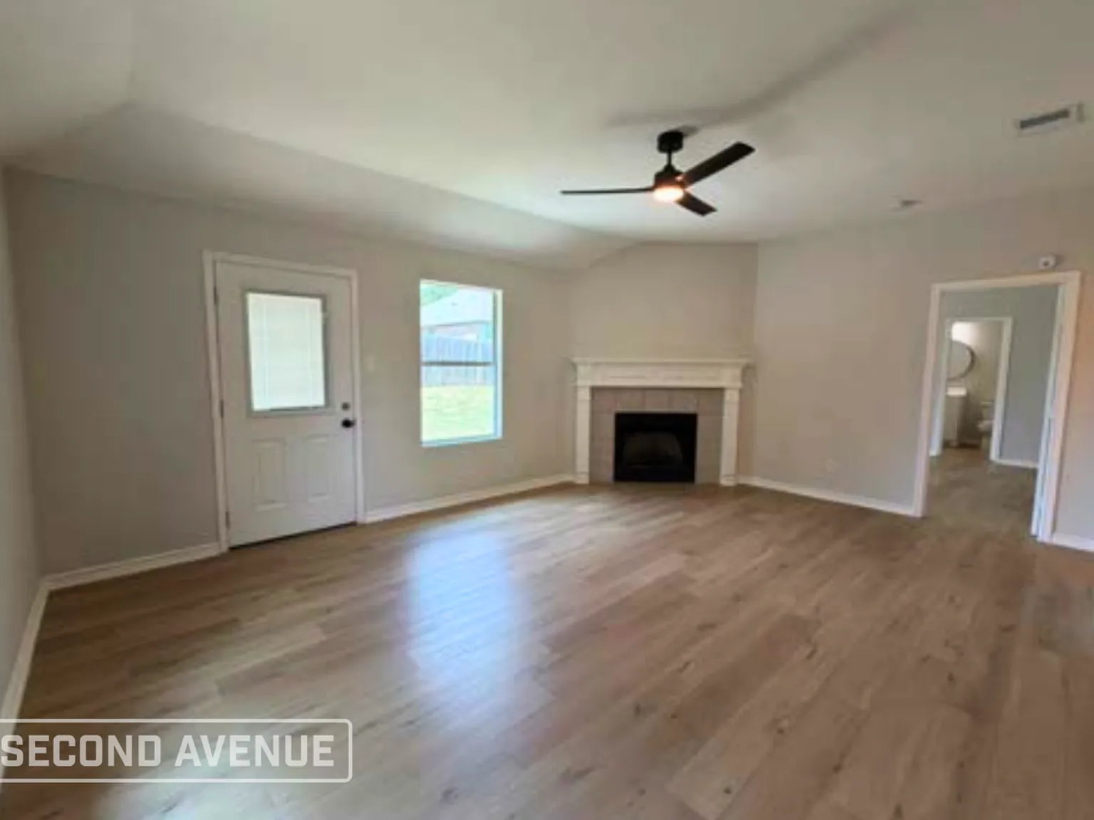 4 bed, 2.0 bath, 2085 sqft, $2,899 — Photo 4