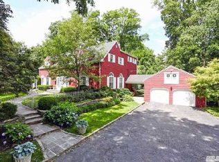 55 Sunset Rd, Great Neck, NY 11024