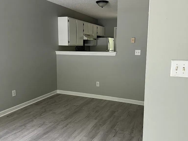 623 Carolina Ave — Photo 2