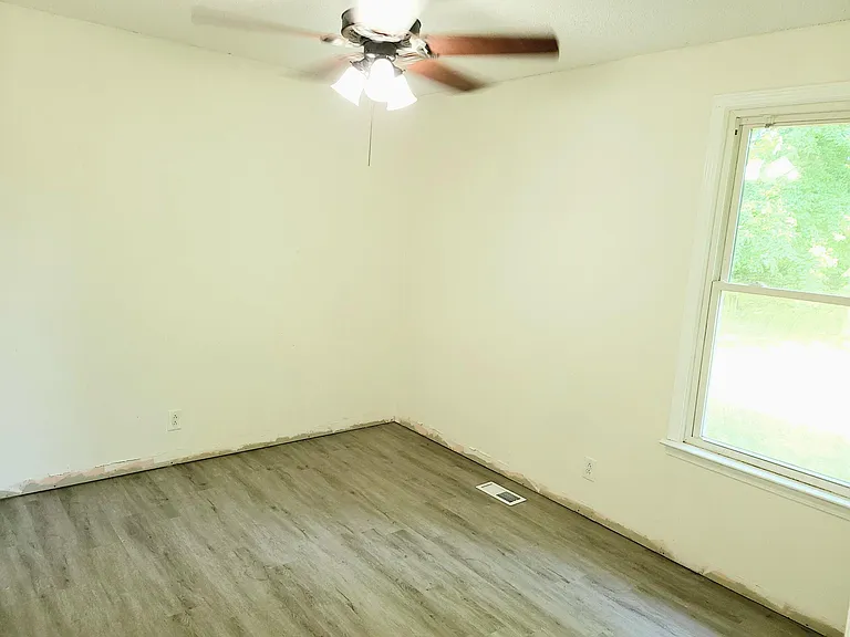 575 Bridgette Dr — Photo 3