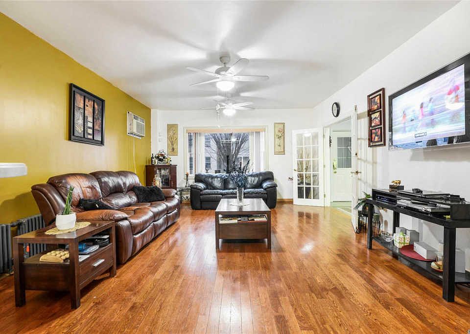 1st image of 11912 18th Ave