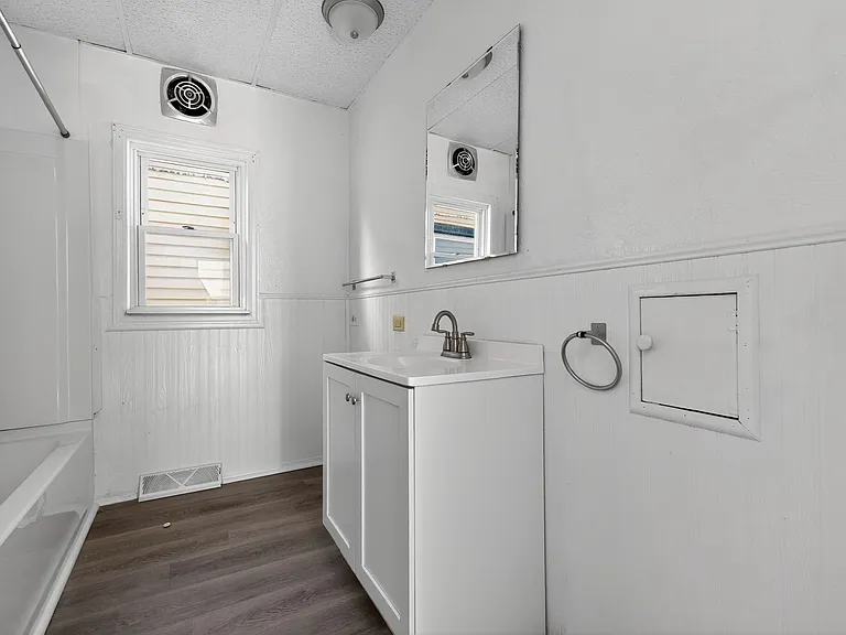 281 Parker Ave — Photo 6