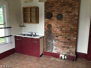 4th image of 422 Clinton Ave