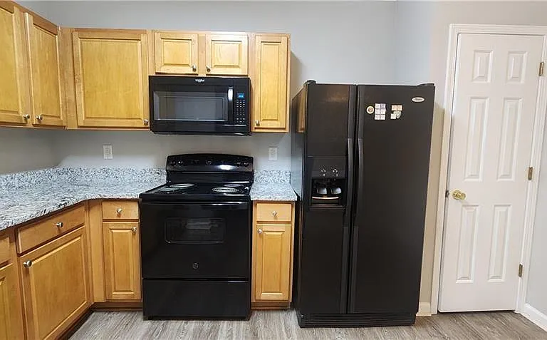 413 Windstone Trl — Photo 16