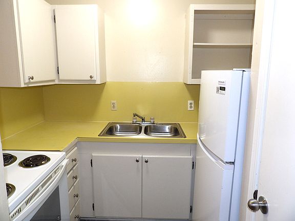 5th image of 1707 SW B Ave APT A1