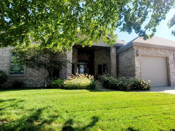 819 S Country Club Ave, York, NE 68467