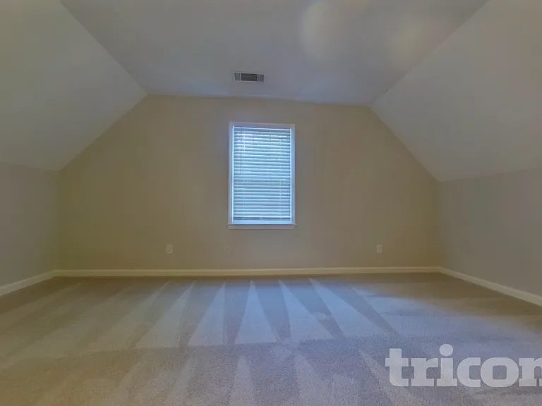 321 Stratford Dr — Photo 9
