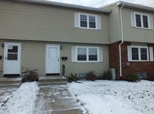 8 Yorktown Ct, Chicopee, MA 01020