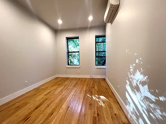 Rented by Pear NYC LLC | media 22