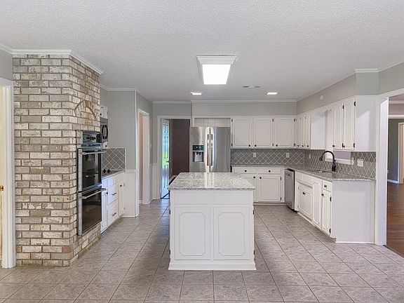3rd image of 306 Connie Lynne Dr