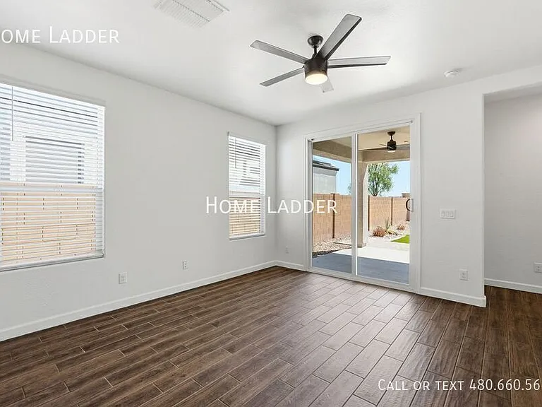 2713 N Camden Dr — Photo 6