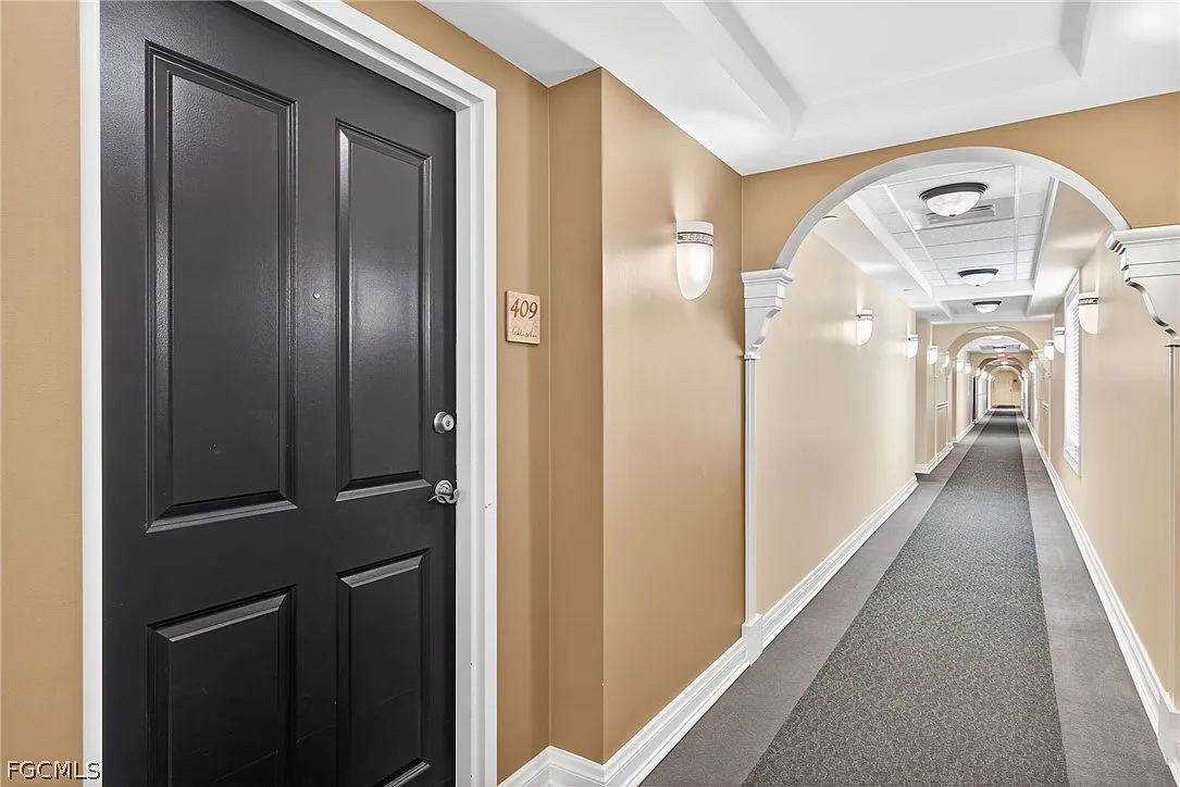 2 bed, 2.5 bath, 1003 sqft, $2,000 — Photo 3