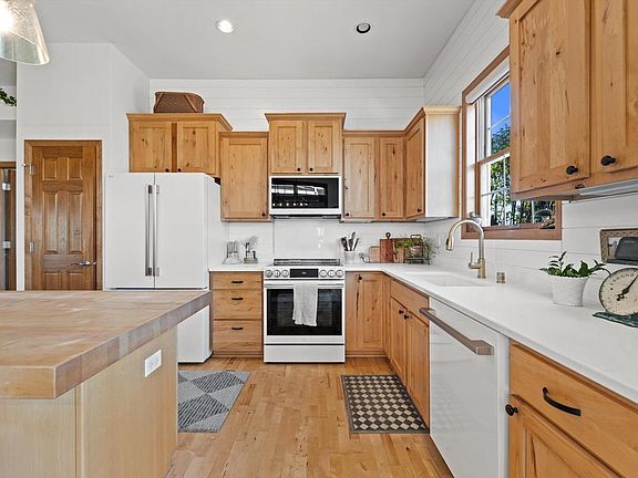 5th image of 1758 Bess COURT