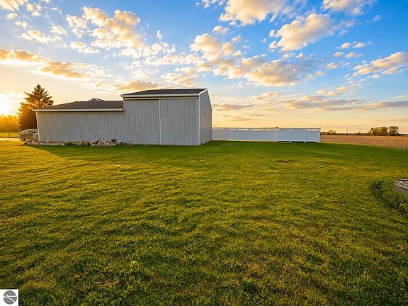 5th image of 10989 E Pleasant Valley Rd