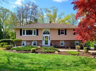 128 Glenwood Dr, North Haledon, NJ 07508