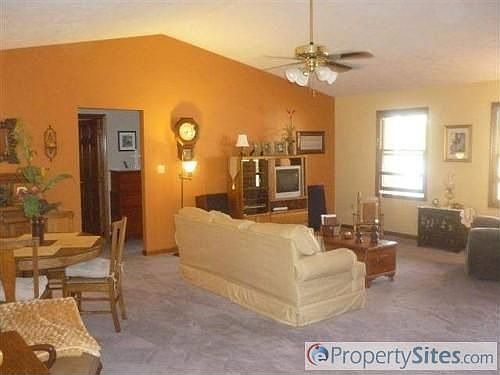 3rd image of 3733 Meadowland Dr