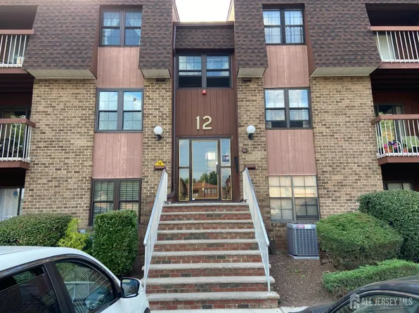 142C Overlook Ct, Woodbridge, NJ 07095