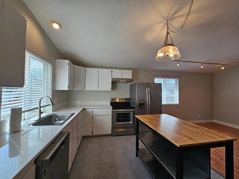 13235 SE Oatfield Rd — Photo 16