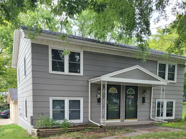 3803 Hillcrest Dr, Des Moines, IA 50310