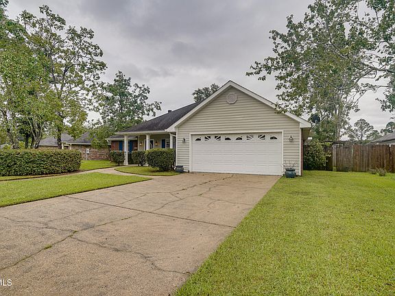 2nd image of 13274 Carriage Cir