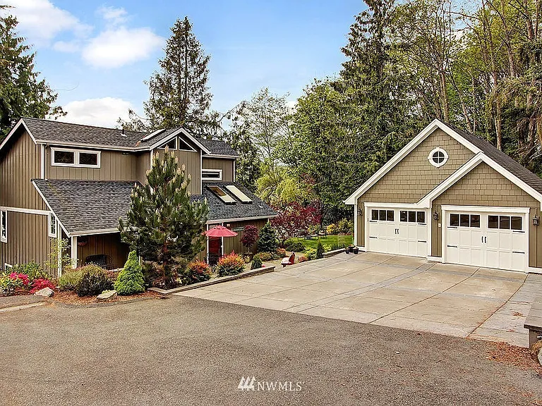 17901 Cove Ln — Photo 1