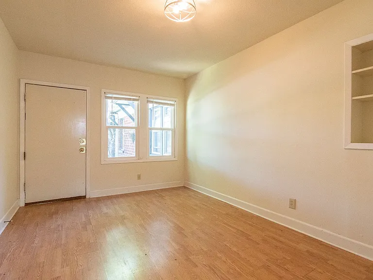 5130 N Williams Ave — Photo 7