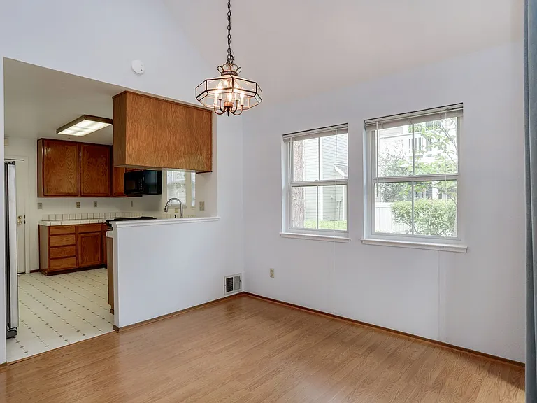 1055 Hull Ln — Photo 16