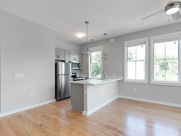 2416 Jefferson Ave — Photo 48