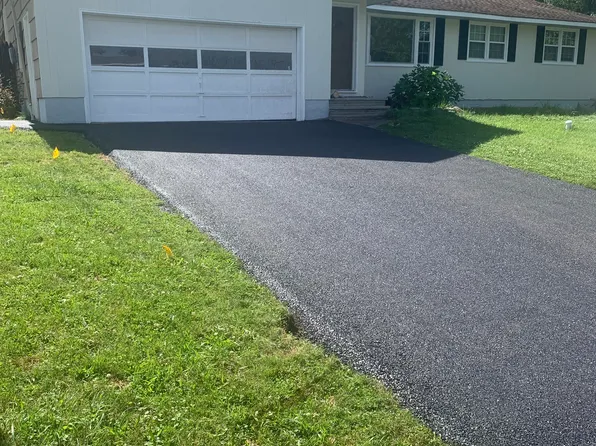225 Marsh Dr, Syracuse, NY 13214