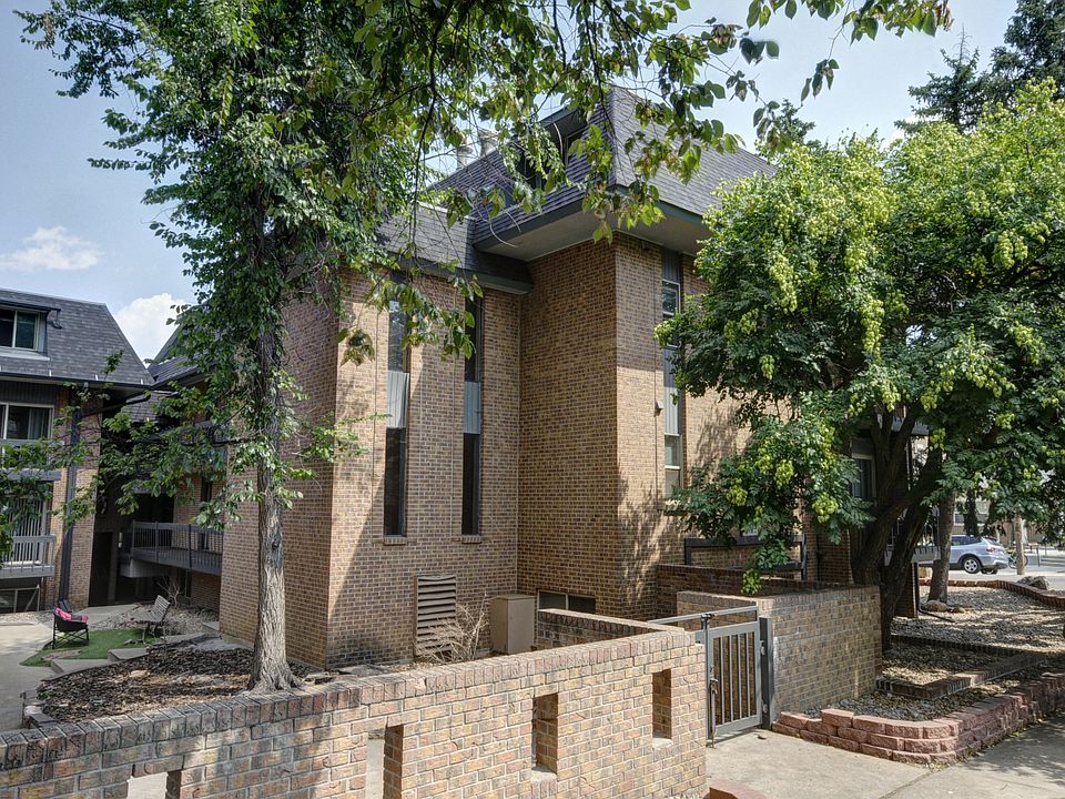 1065 University Exterior