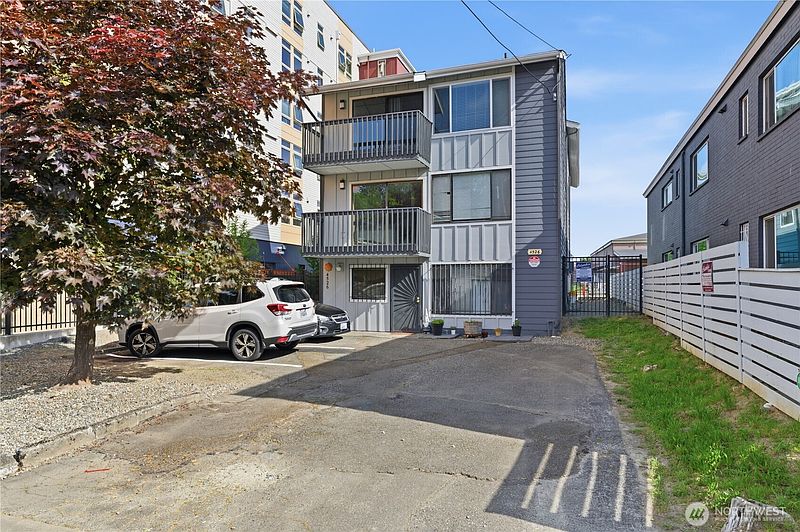 2nd image of 4526 S Henderson Street