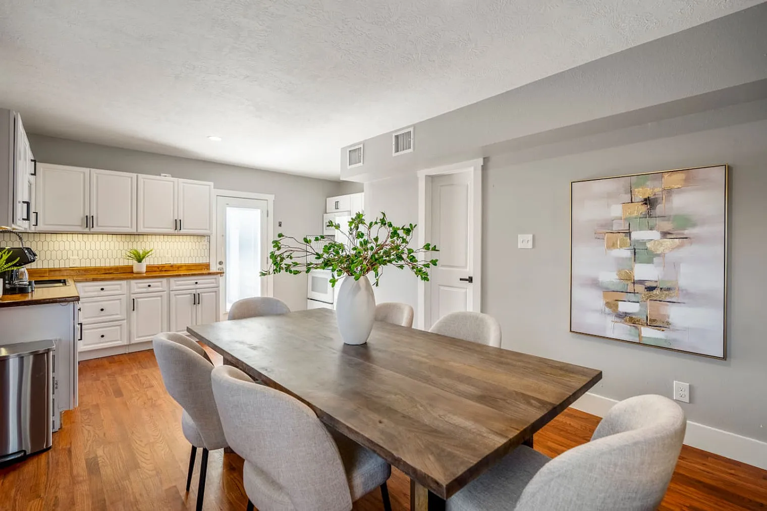 2 bed, 2.0 bath, 2012 sqft, $2,255 — Photo 4