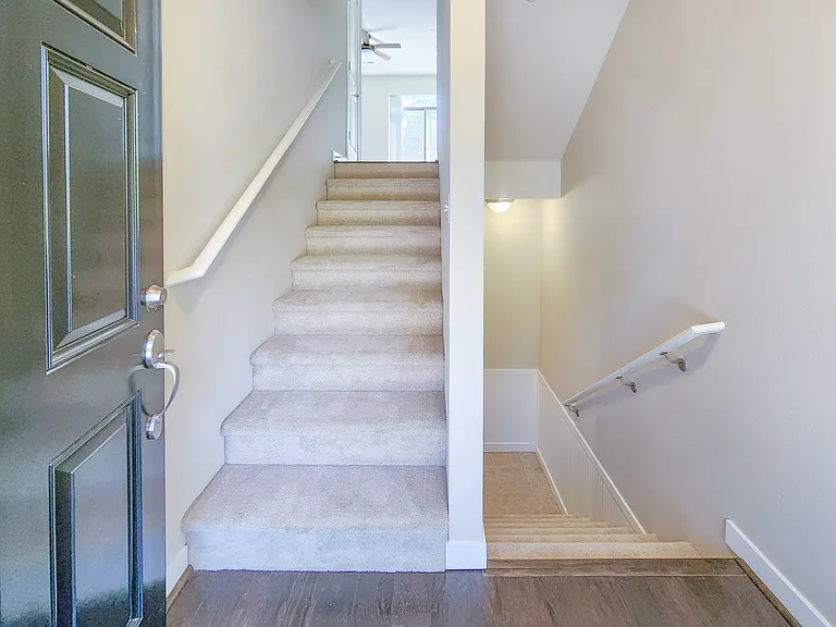 12838 NW Clement Ln — Photo 4