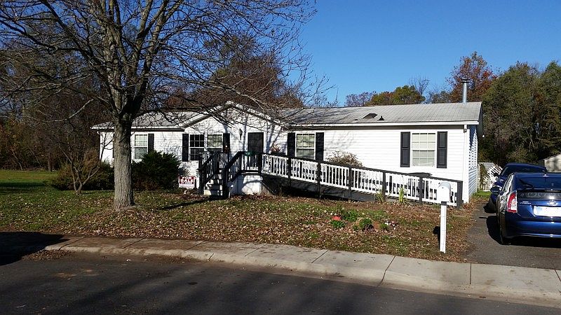 Curb appeal
						:
						Driveway for 2-3 cars Accessibility ramp with staircase Lots ofgardening space