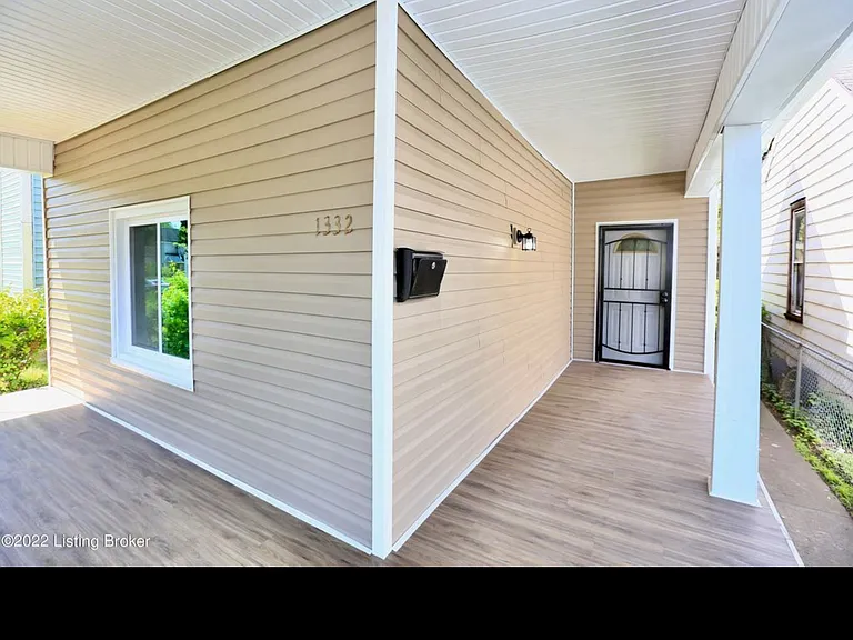 1332 Olive St — Photo 2