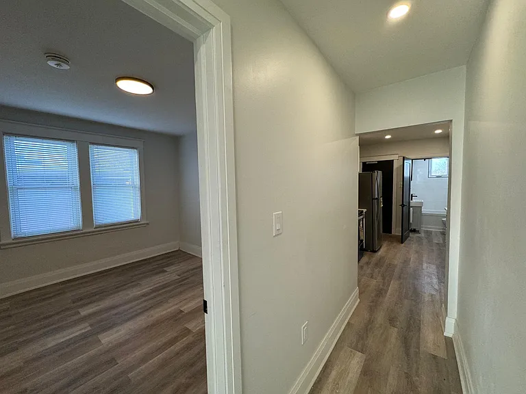 931 Main St E #4 — Photo 26
