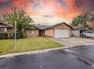 5905 Stone Bridge Ln, Bakersfield, CA 93313