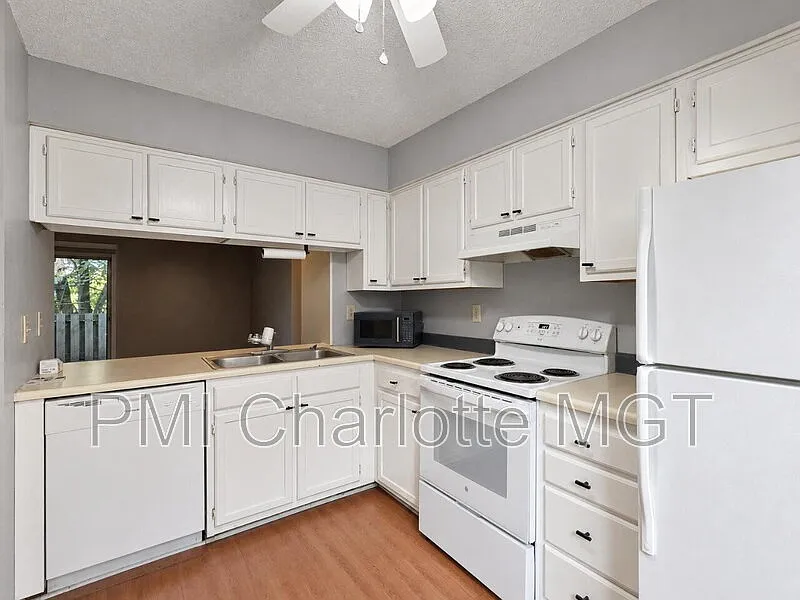 3 bed, 2.0 bath, 1242 sqft, $1,850 — Photo 2