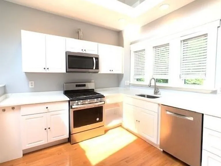 323 Bainbridge St #2 — Photo 17