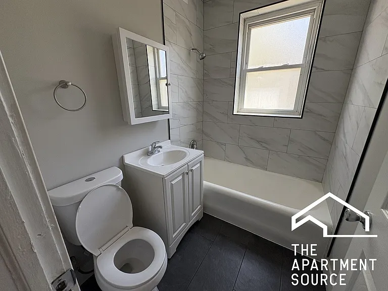 6300 N Oakley Ave #1 — Photo 7