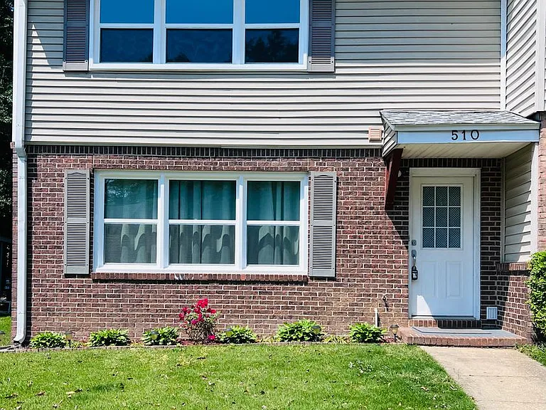 510 Oak Meadow Ln — Photo 1