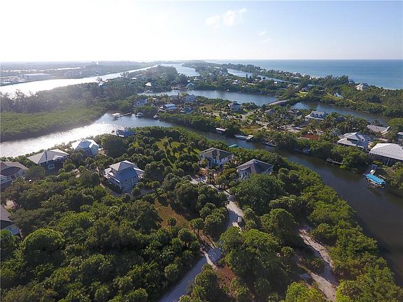 4th image of 24 Bayshore Cir