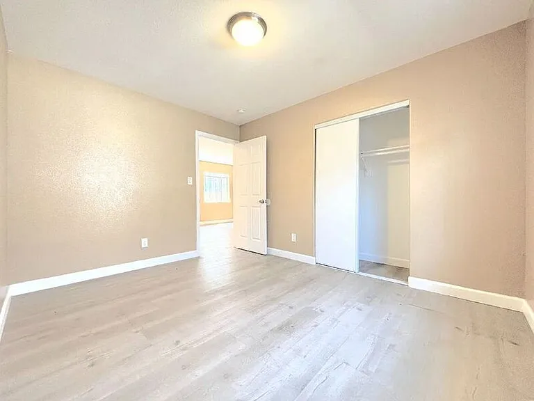 1385 E Vernon Ave — Photo 8