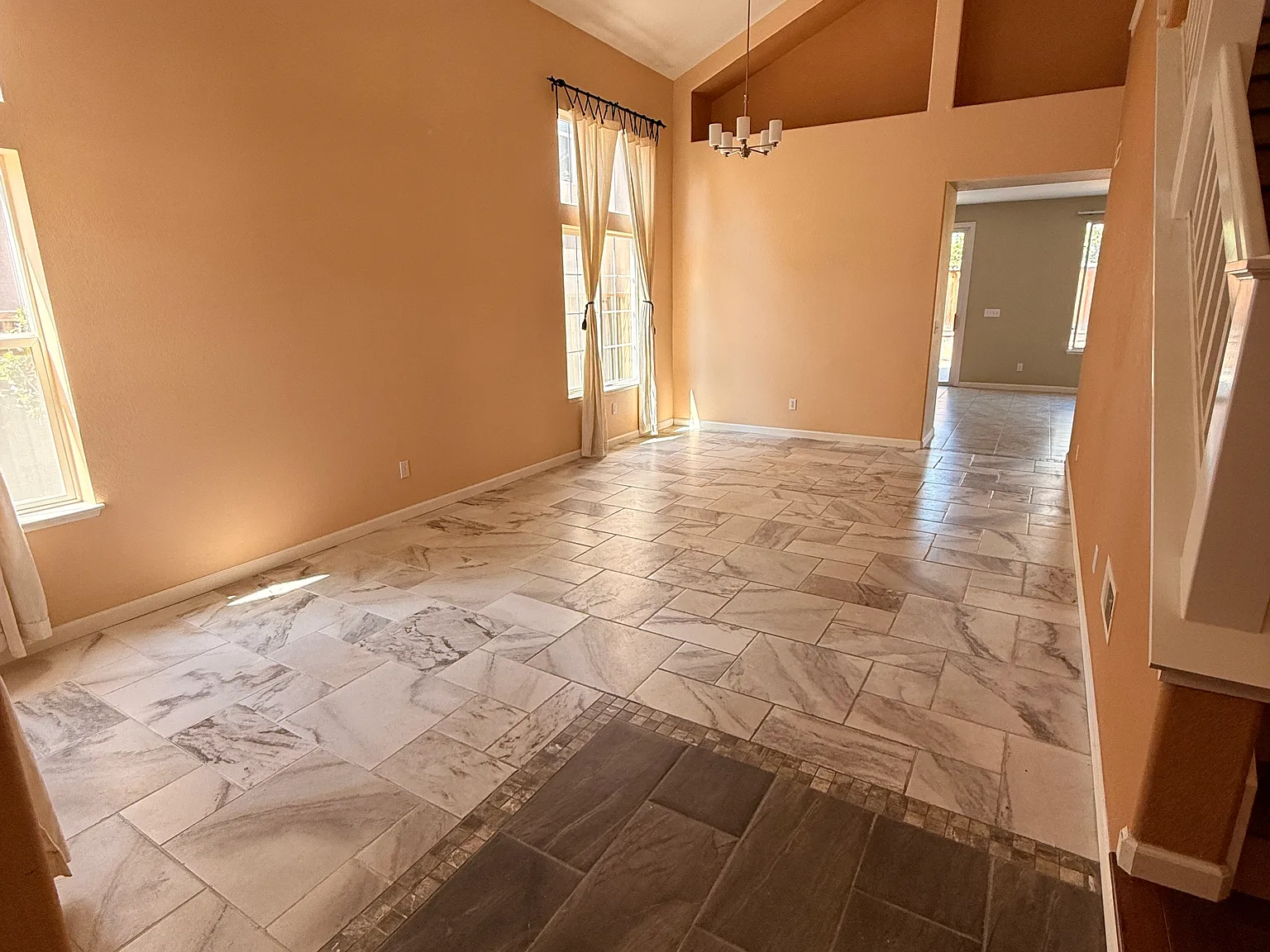 5 bed, 2121 sqft, $5,700 — Photo 2